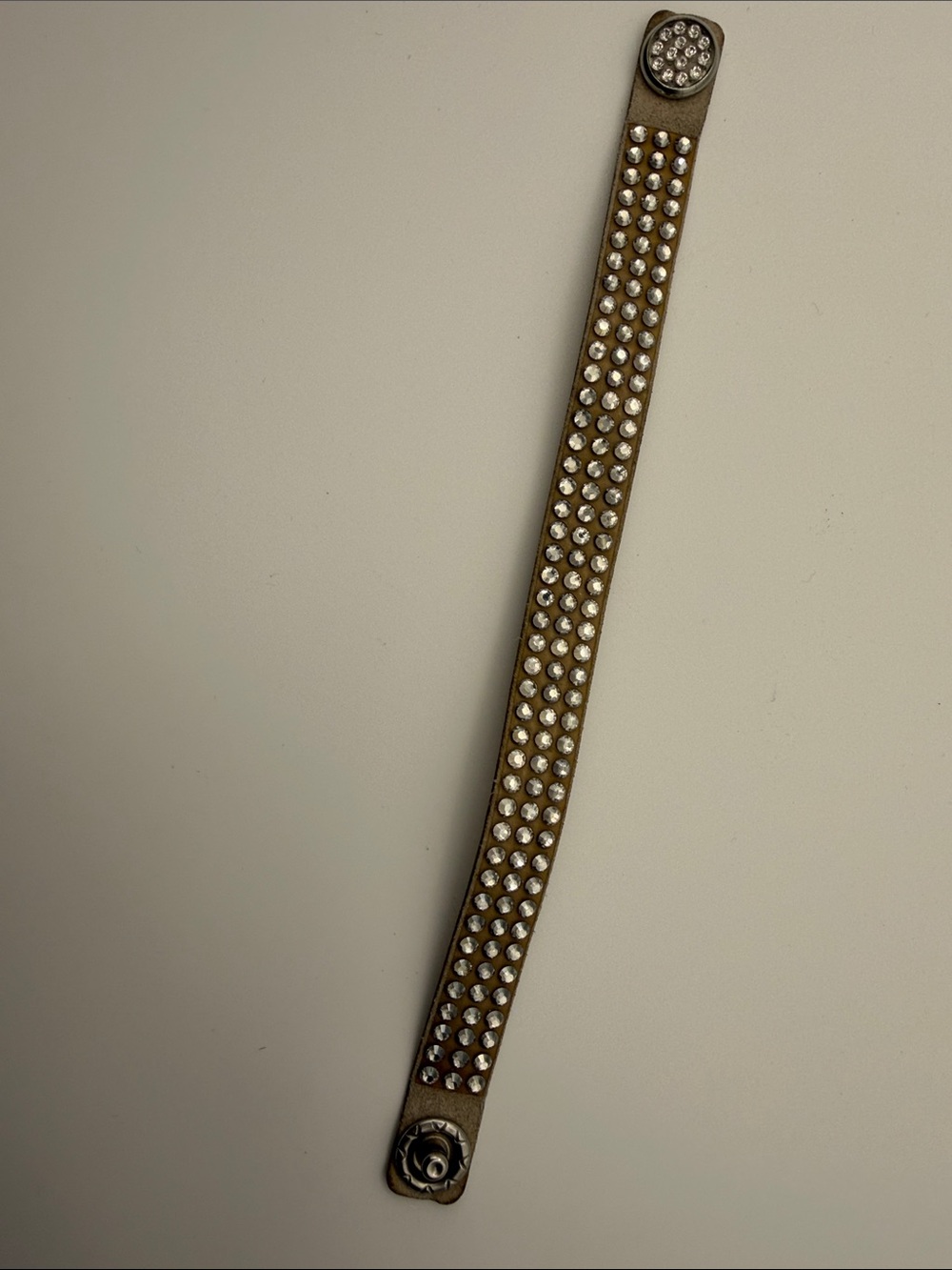 Vanessa Swarovski Piedra Leather Beige Crystal Snap Bracelet